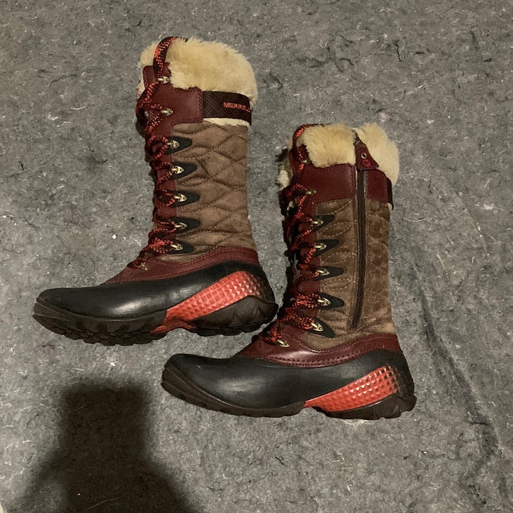 Snow boots